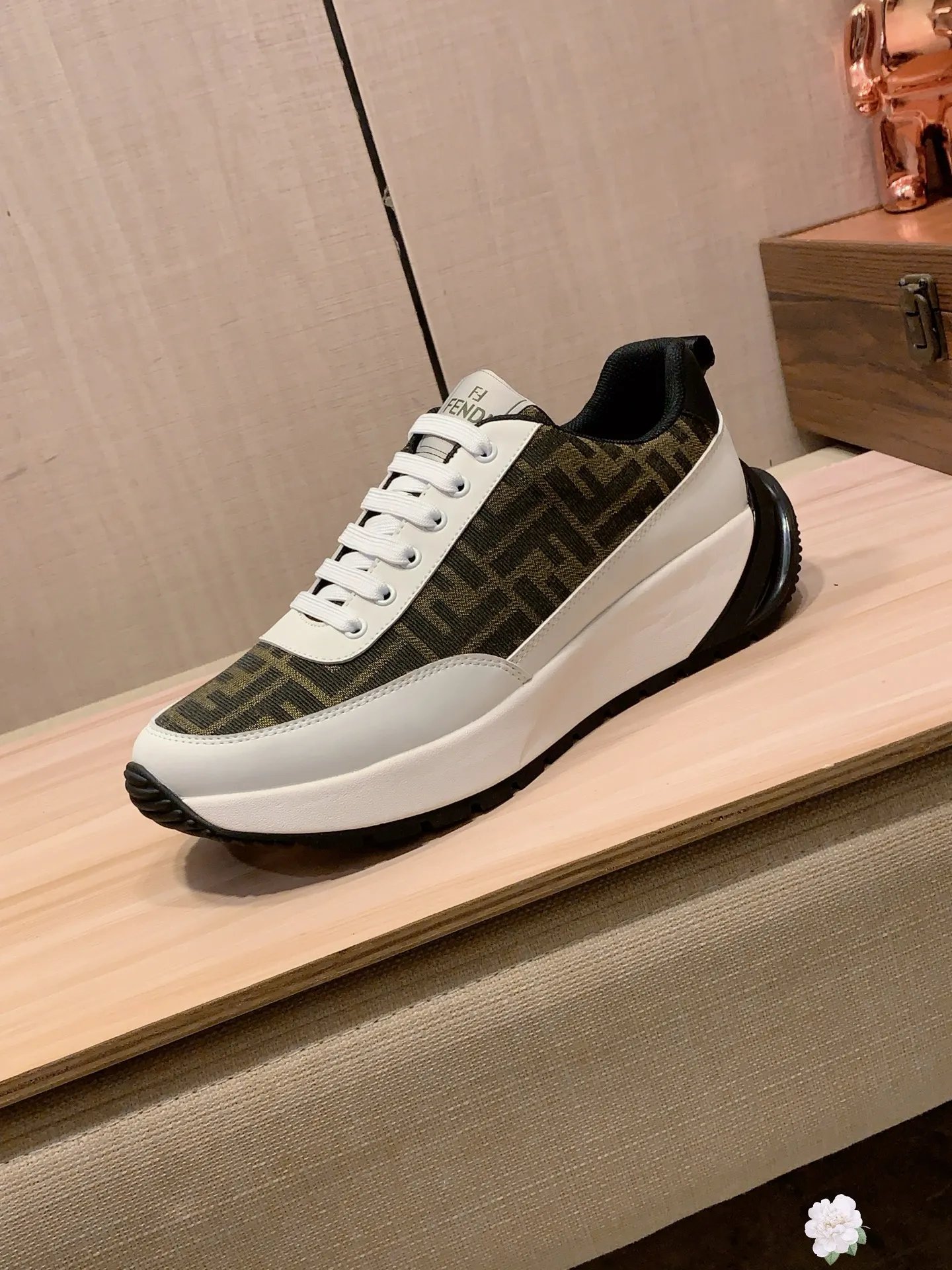 Men's men's shoes💰460💰💰🎩🎩[Lightning][Lightning] "FENDI*" The latest and most popular casual shoes, top brand [Seduce] luxury~purchase, top~quality. [Strong] The upper is made of imported breathable cowhide with material ➕ breathable sheepskin feet (•) and fine workmanship. The original stylish and stylish soft rubber wear-resistant and non-slip outsole is light and comfortable on the feet. The real thing looks better when photographed. 305: code: 38-44, 2️⃣ colors selected